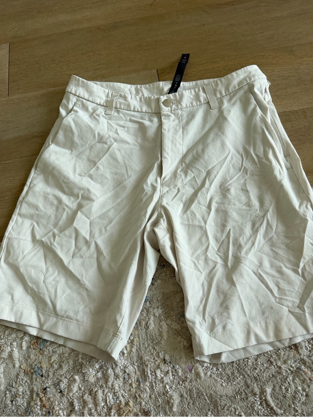 lululemon athletica Men's Off-White Performance Flat-Front Shorts